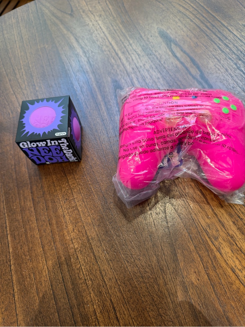 NeeDoh Glow In The Dark Purple & Toy Mendous Controller Pink Bundle